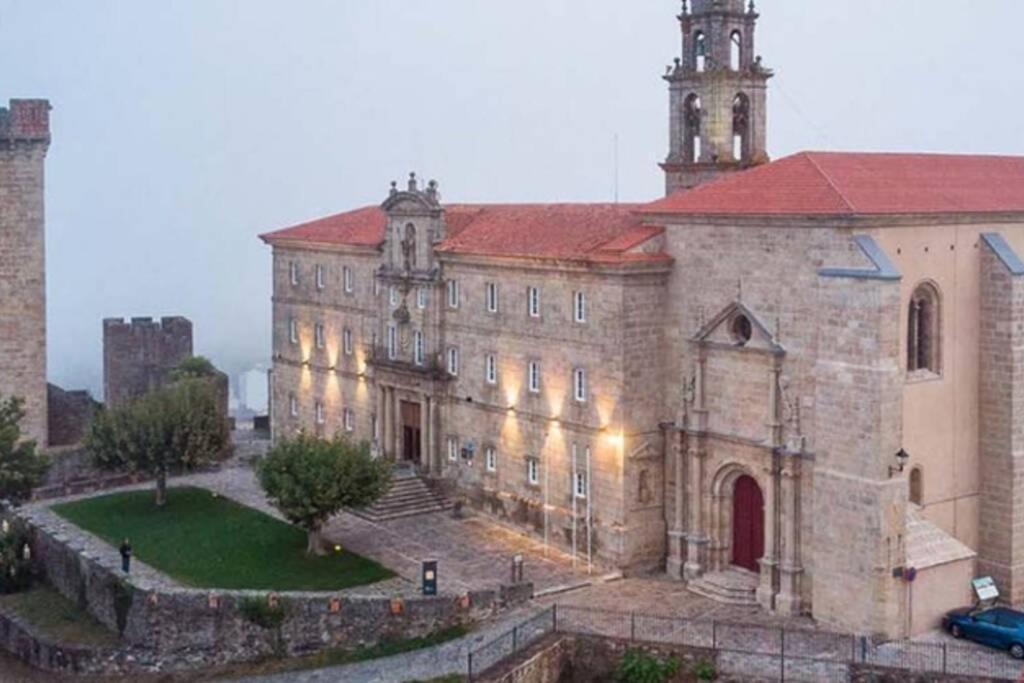 Luminoso Loft Apartment Monforte De Lemos Bagian luar foto